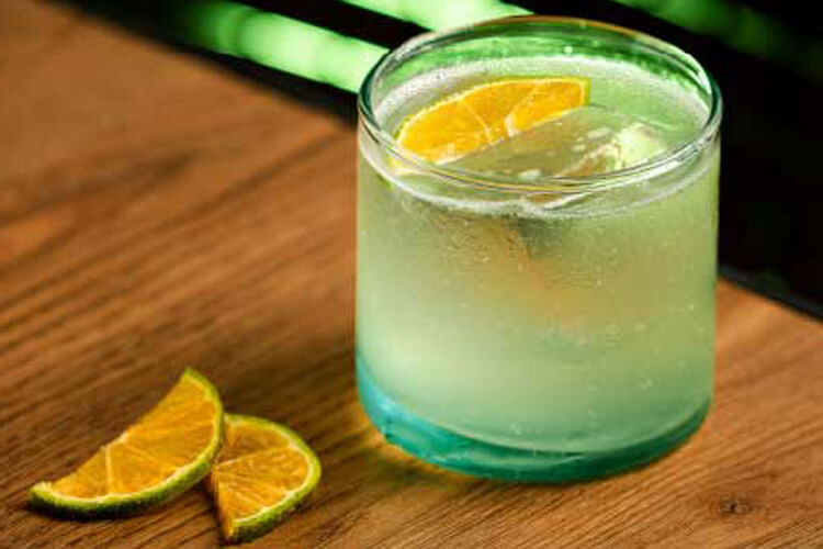 coctel desquiteria con aguardiente artesanal