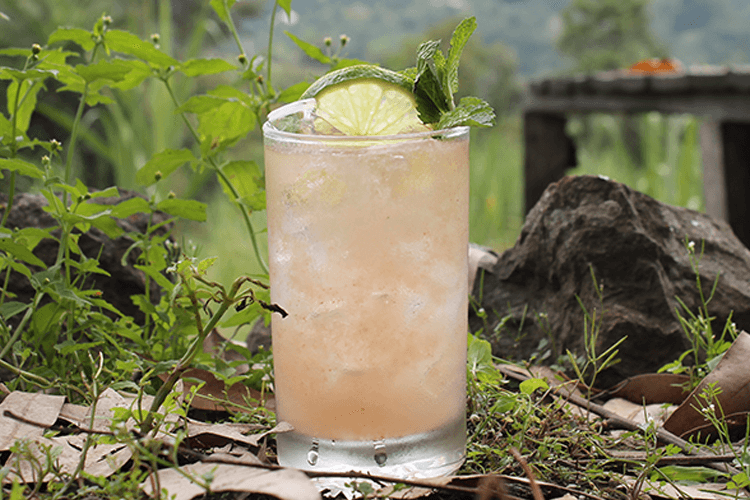 coctel spicy guayaba con aguardiente artesanal