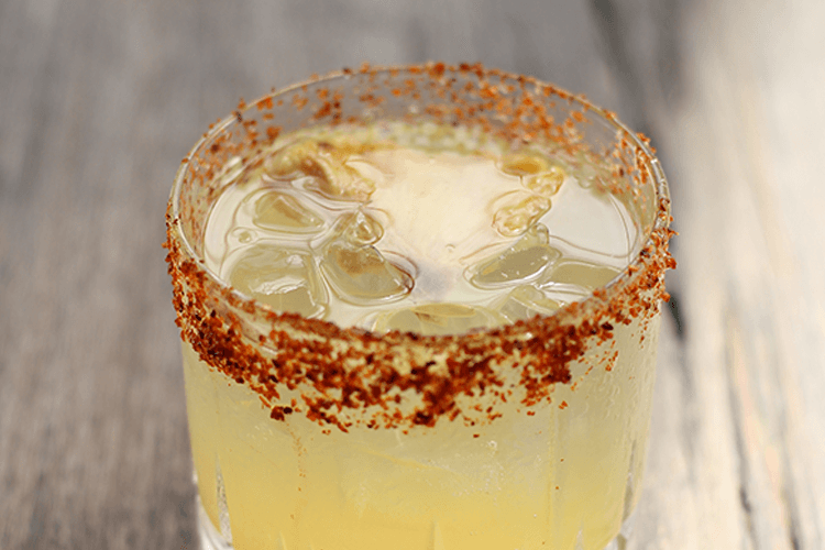 coctel tropico desquite con aguardiente artesanal