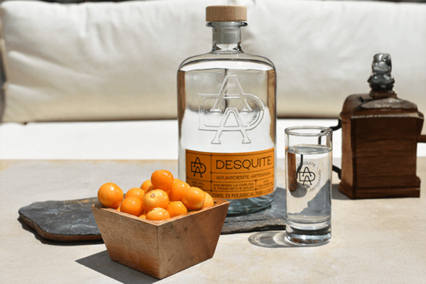 coctel desquite uchuvas con aguardiente artesanal