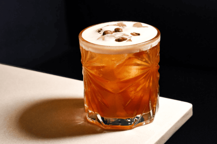 coctel carajillo con aguardiente artesanal